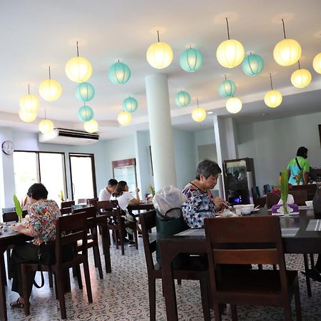 Menam Resort Накхон Патом Екстериор снимка