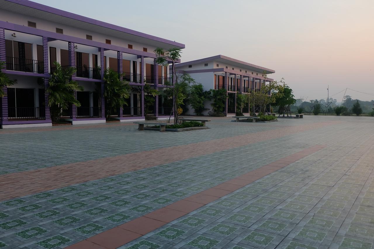 Menam Resort Накхон Патом Екстериор снимка